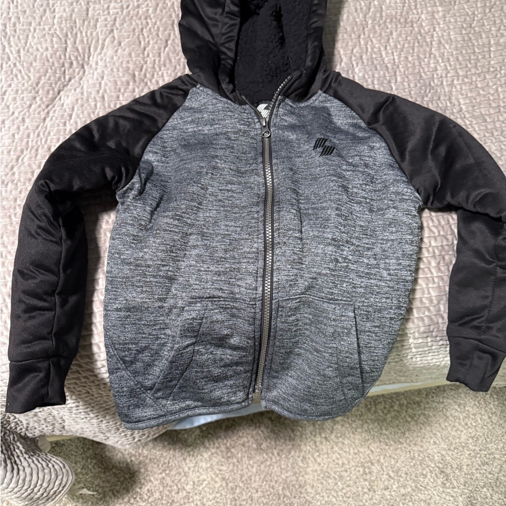 The Children's Place Black and Gray Fall / Winter Jacket Size 5/6